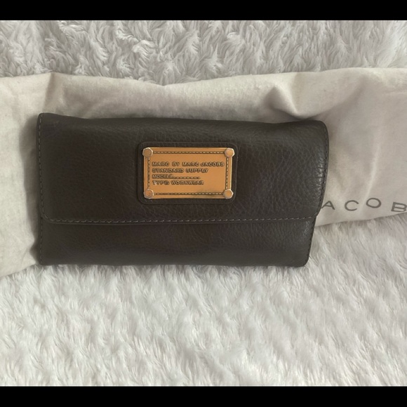 Marc by Marc Jacobs TriFold Wallet Dark Brown Leather - Picture 3 of 5